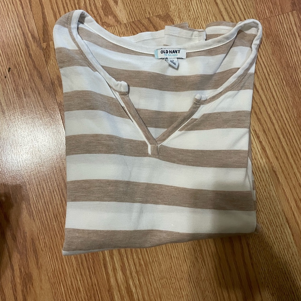 Old navy top - Picture 2 of 5